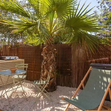 Small House - Nearby St Tropez アパート